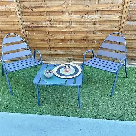 Cocon Lumineux Au Centre De Tarbes, Terrasse Privee Au Soleil, Confort Inclus
